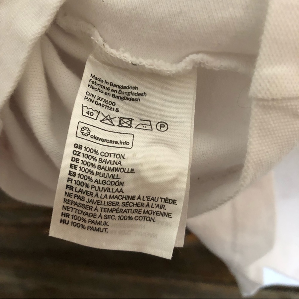 H&M Two Button T-Shirt - Picture 5 of 5